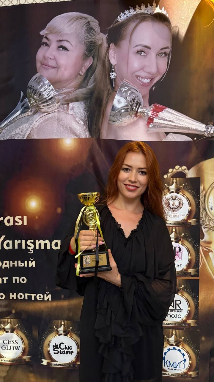 Güzellik kraliçeleri akademisi öğrenci başarı fotoğrafı